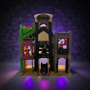 Imaginext DC Super Friends Wayne Manor Gotham Flight Inc Bat Bike Robin Joker